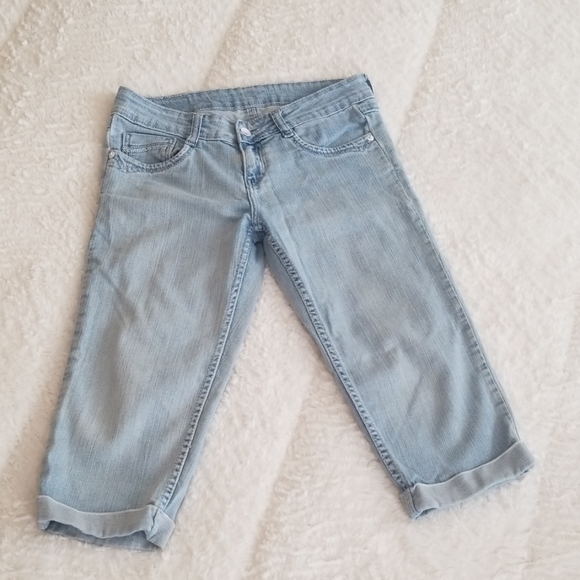 Kraus Jean's light wash denim capri - Picture 1 of 8